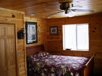 outdoorsman lodging, patten me - picture of master bedroom